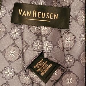 Vintage Van Heusen 100% silk men's tie